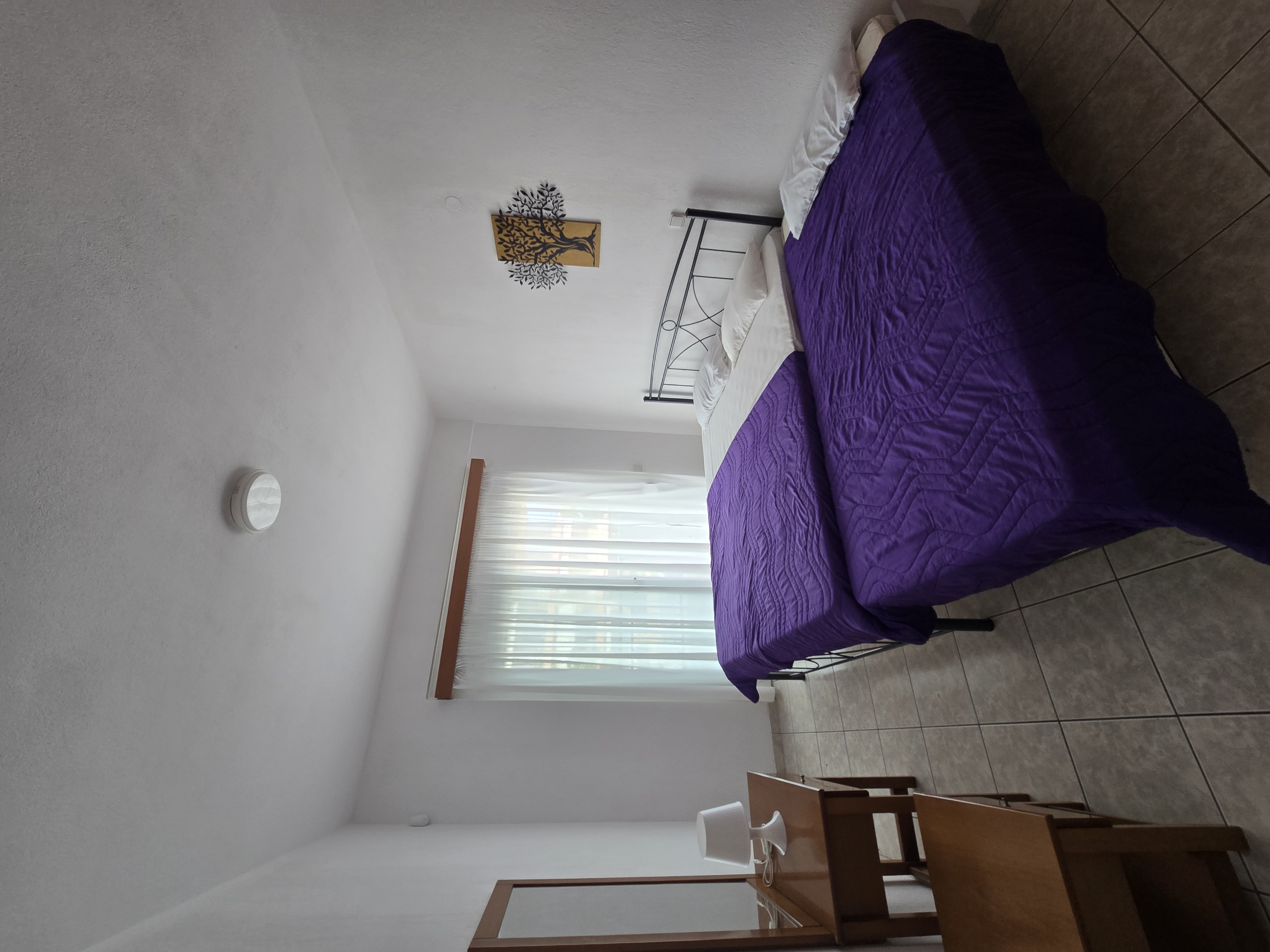 Apartman sa velikim ležajem i fiokom (fioka 90×200 – u potpunosti funkcionalan dušek debljine 21cm)